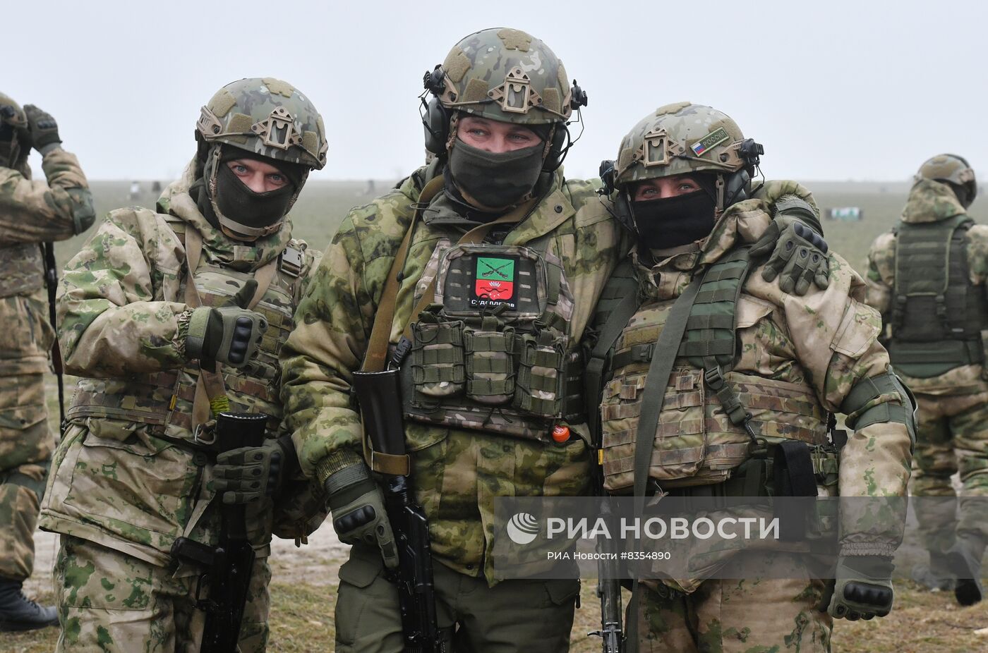 Подготовка бойцов добровольческого батальона имени Судоплатова на полигоне в Запорожской области