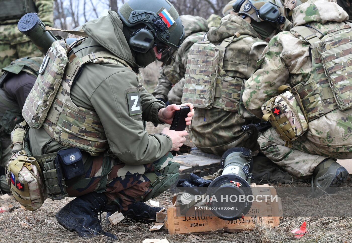 Подготовка бойцов добровольческого батальона имени Судоплатова на полигоне в Запорожской области