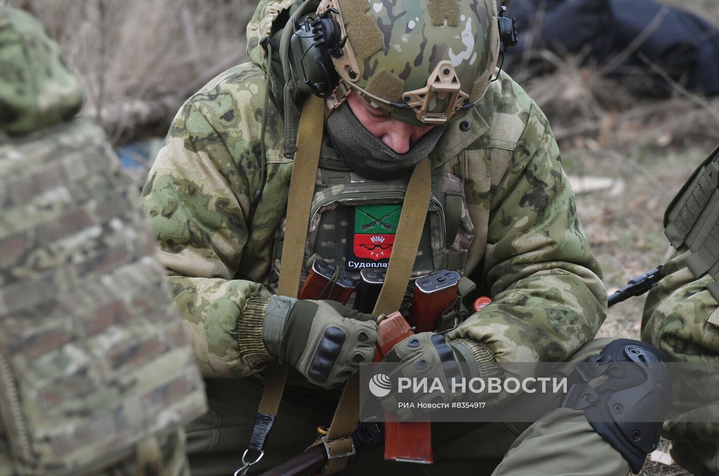 Подготовка бойцов добровольческого батальона имени Судоплатова на полигоне в Запорожской области