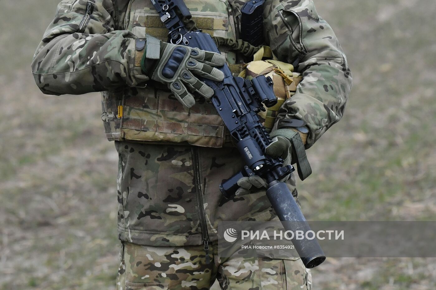 Подготовка бойцов добровольческого батальона имени Судоплатова на полигоне в Запорожской области