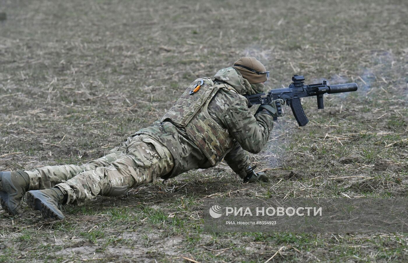 Подготовка бойцов добровольческого батальона имени Судоплатова на полигоне в Запорожской области