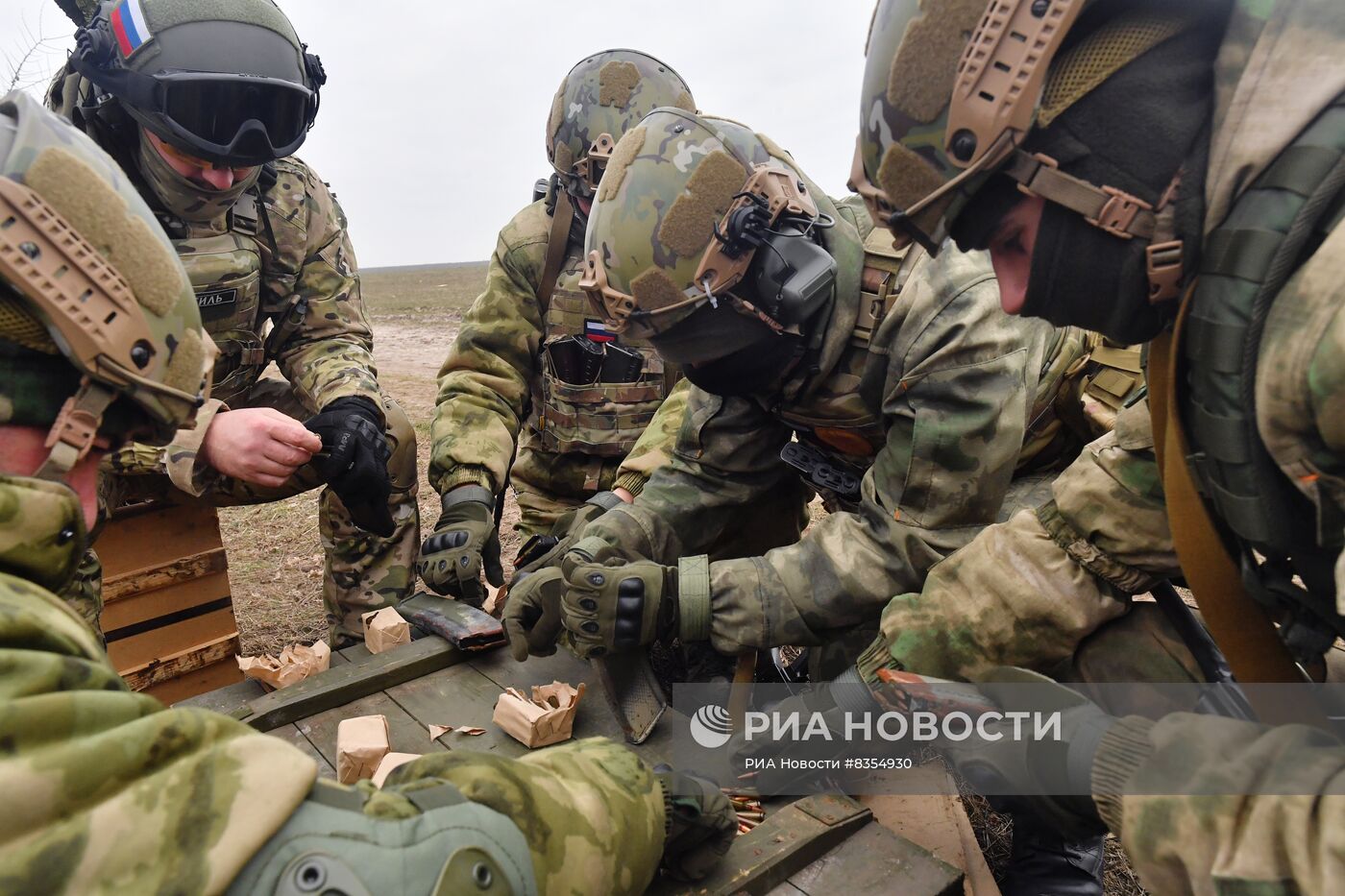 Подготовка бойцов добровольческого батальона имени Судоплатова на полигоне в Запорожской области