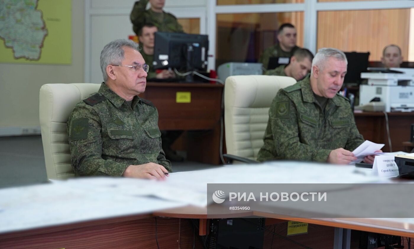 Министр обороны РФ С. Шойгу проинспектировал российскую группировку войск в зоне проведения спецоперации