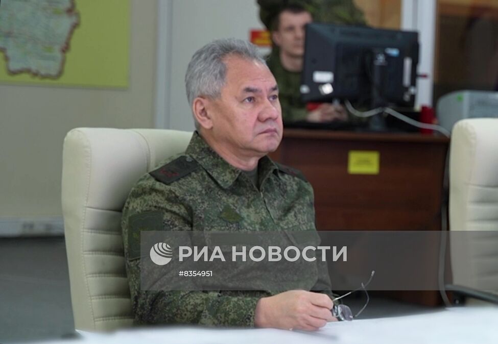 Министр обороны РФ С. Шойгу проинспектировал российскую группировку войск в зоне проведения спецоперации