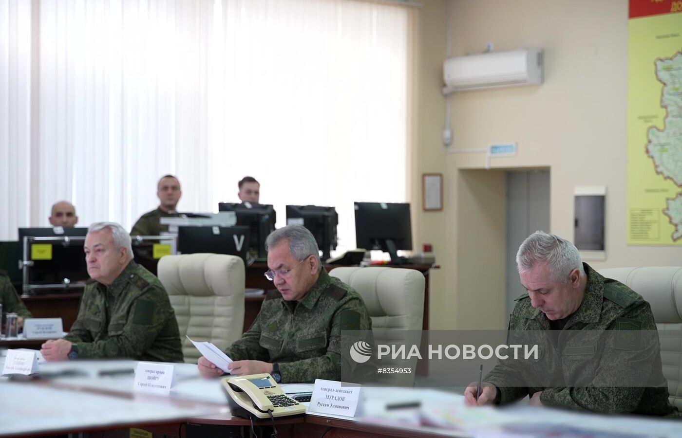 Министр обороны РФ С. Шойгу проинспектировал российскую группировку войск в зоне проведения спецоперации