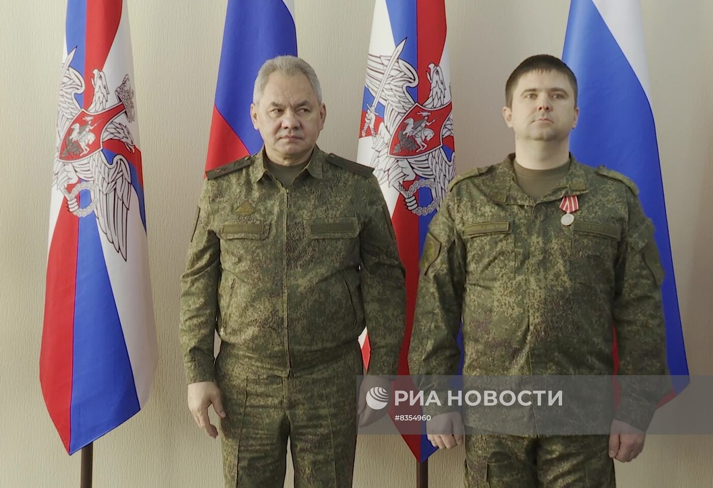 Министр обороны РФ С. Шойгу проинспектировал российскую группировку войск в зоне проведения спецоперации 