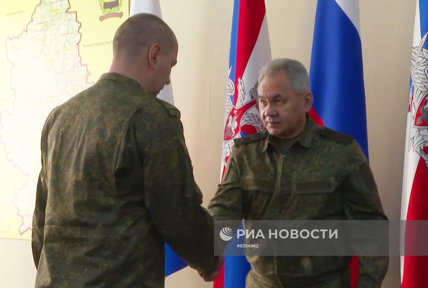 Министр обороны РФ С. Шойгу проинспектировал российскую группировку войск в зоне проведения спецоперации