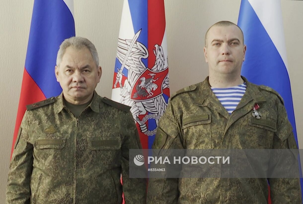 Министр обороны РФ С. Шойгу проинспектировал российскую группировку войск в зоне проведения спецоперации