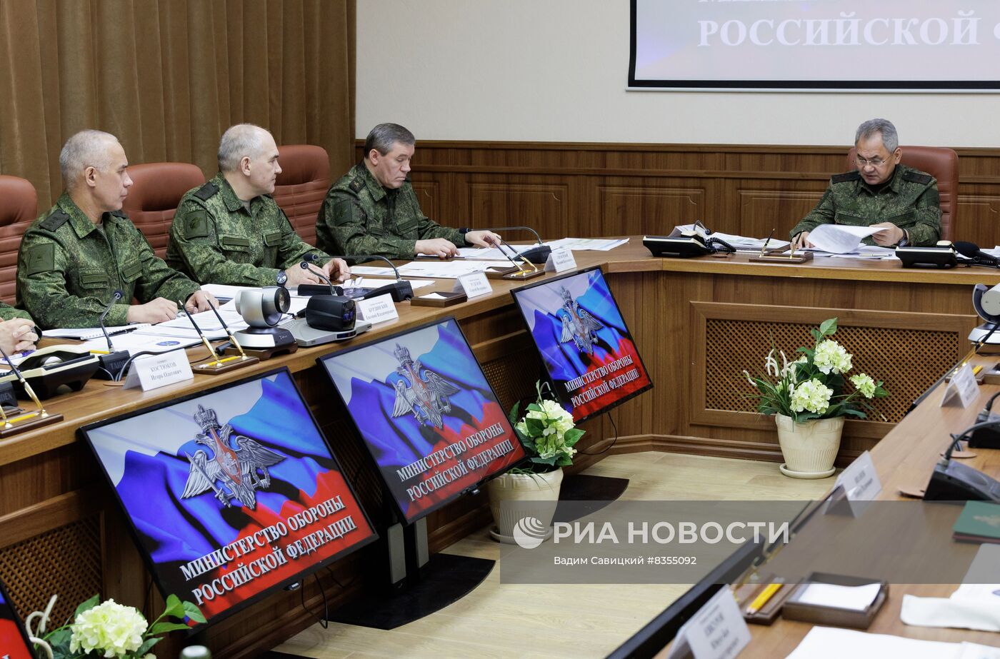 Министр обороны РФ С. Шойгу провел совещание по вопросу увеличения численности ВС РФ