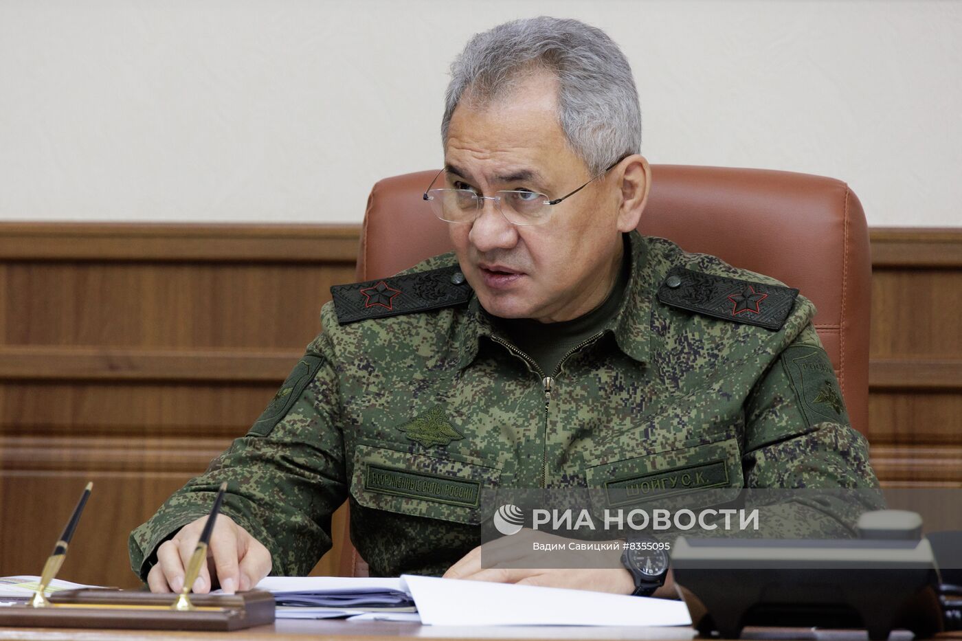 Министр обороны РФ С. Шойгу провел совещание по вопросу увеличения численности ВС РФ