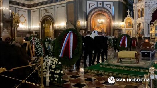 Прощание с Инной Чуриковой завершилось в храме Христа Спасителя