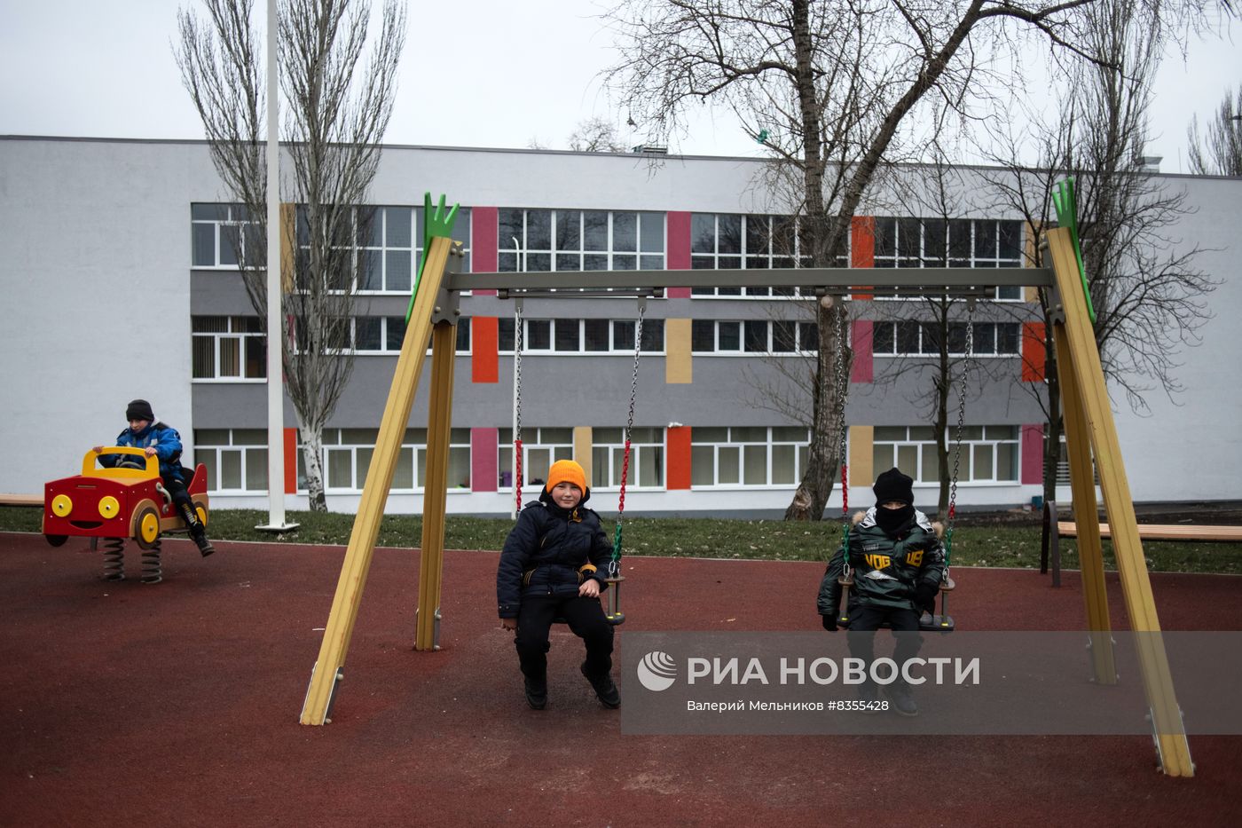 Работа построенных после освобождения города школ в Мариуполе