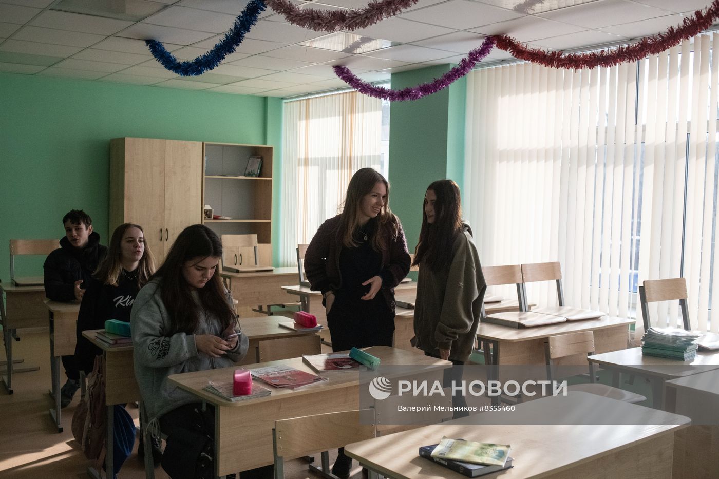 Работа построенных после освобождения города школ в Мариуполе
