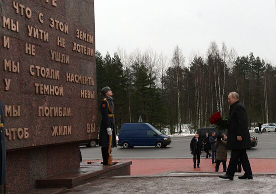 Президент РФ В. Путин принял участие в памятных мероприятиях, посвящённых 80-й годовщине прорыва блокады Ленинграда