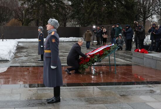 Президент РФ В. Путин принял участие в памятных мероприятиях, посвящённых 80-й годовщине прорыва блокады Ленинграда