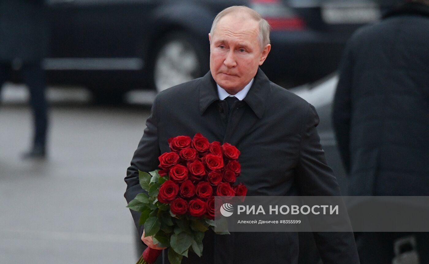 Президент РФ В. Путин принял участие в памятных мероприятиях, посвящённых 80-й годовщине прорыва блокады Ленинграда