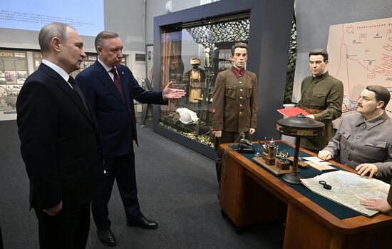 Президент РФ В. Путин принял участие в памятных мероприятиях, посвящённых 80-й годовщине прорыва блокады Ленинграда