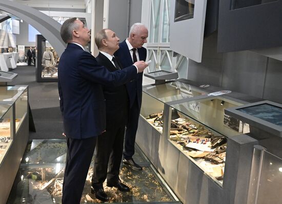 Президент РФ В. Путин принял участие в памятных мероприятиях, посвящённых 80-й годовщине прорыва блокады Ленинграда