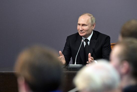 Президент РФ В. Путин принял участие в памятных мероприятиях, посвящённых 80-й годовщине прорыва блокады Ленинграда