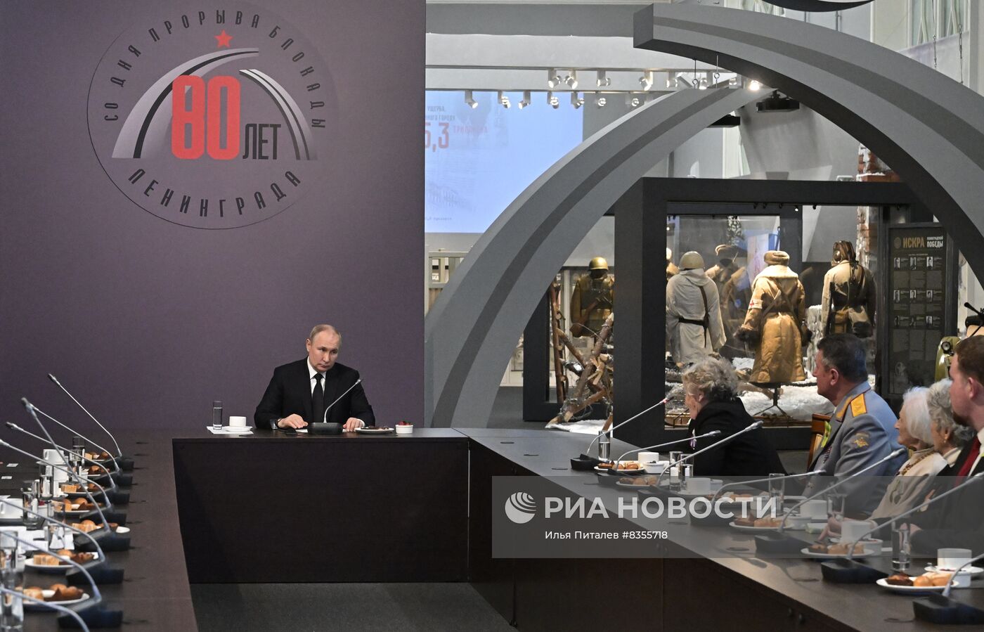 Президент РФ В. Путин принял участие в памятных мероприятиях, посвящённых 80-й годовщине прорыва блокады Ленинграда