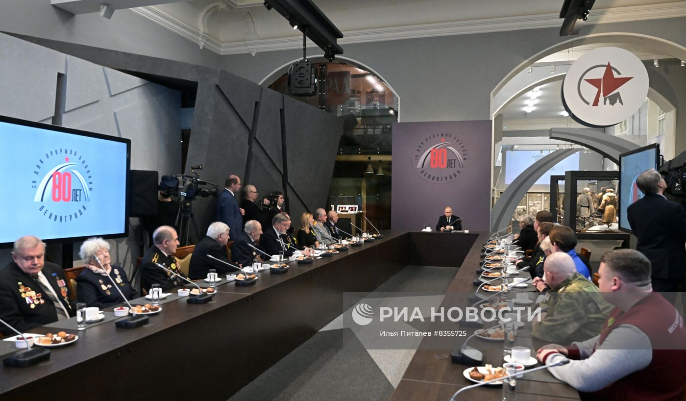 Президент РФ В. Путин принял участие в памятных мероприятиях, посвящённых 80-й годовщине прорыва блокады Ленинграда