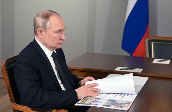 Президент РФ В. Путин принял участие в памятных мероприятиях, посвящённых 80-й годовщине прорыва блокады Ленинграда