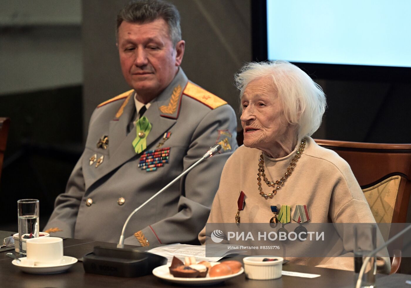 Президент РФ В. Путин принял участие в памятных мероприятиях, посвящённых 80-й годовщине прорыва блокады Ленинграда