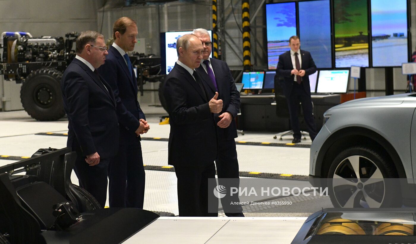 Президент РФ В. Путин принял участие в памятных мероприятиях, посвящённых 80-й годовщине прорыва блокады Ленинграда