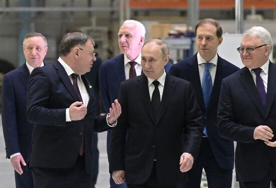 Президент РФ В. Путин принял участие в памятных мероприятиях, посвящённых 80-й годовщине прорыва блокады Ленинграда