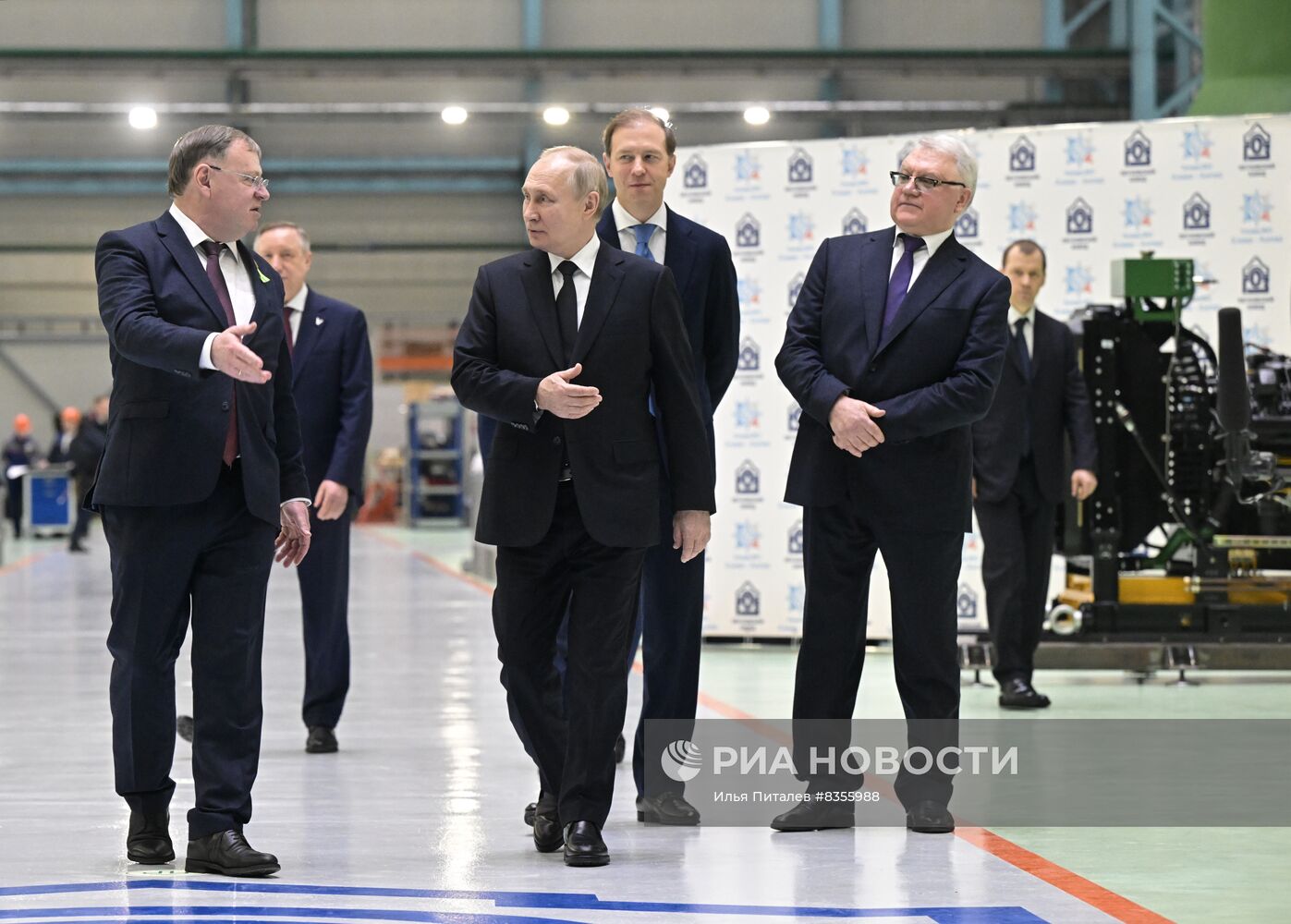 Президент РФ В. Путин принял участие в памятных мероприятиях, посвящённых 80-й годовщине прорыва блокады Ленинграда