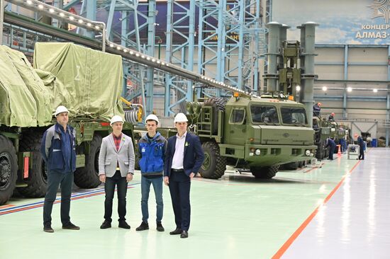 Президент РФ В. Путин принял участие в памятных мероприятиях, посвящённых 80-й годовщине прорыва блокады Ленинграда