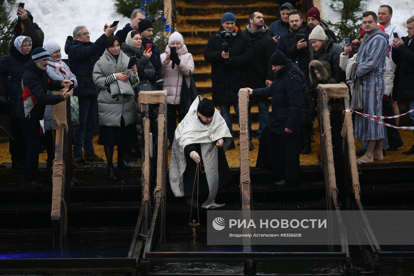 Празднование Крещения в России