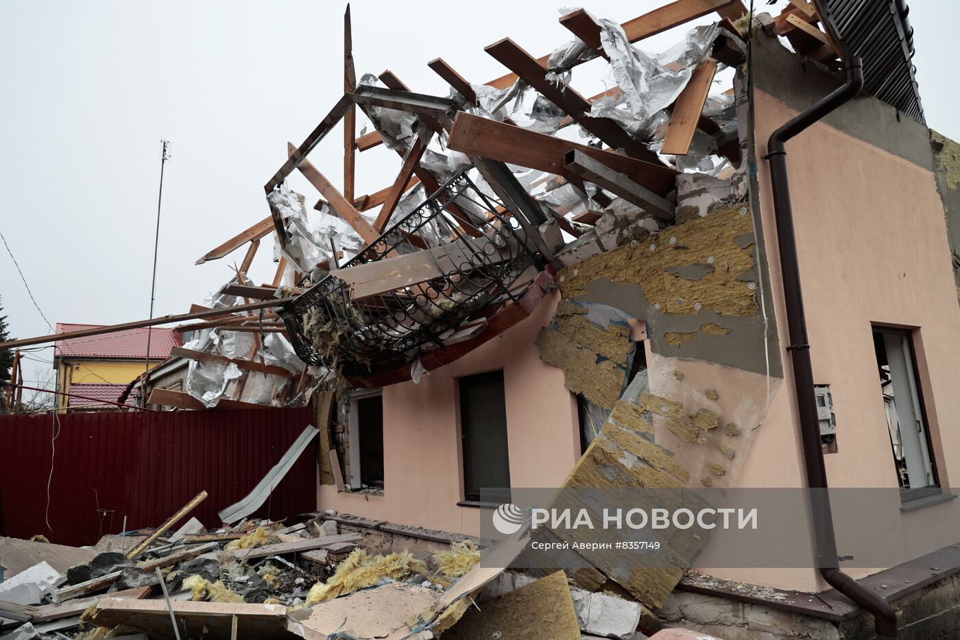 Последствия обстрела со стороны ВСУ города Волноваха в ДНР