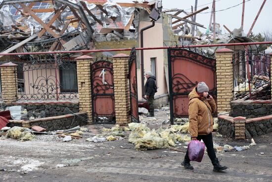 Последствия обстрела со стороны ВСУ города Волноваха в ДНР