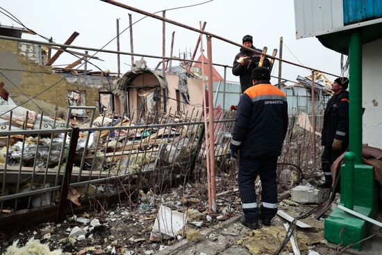 Последствия обстрела со стороны ВСУ города Волноваха в ДНР