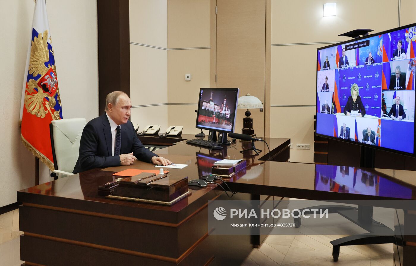 Президент РФ В. Путин провел заседание Совбеза РФ
