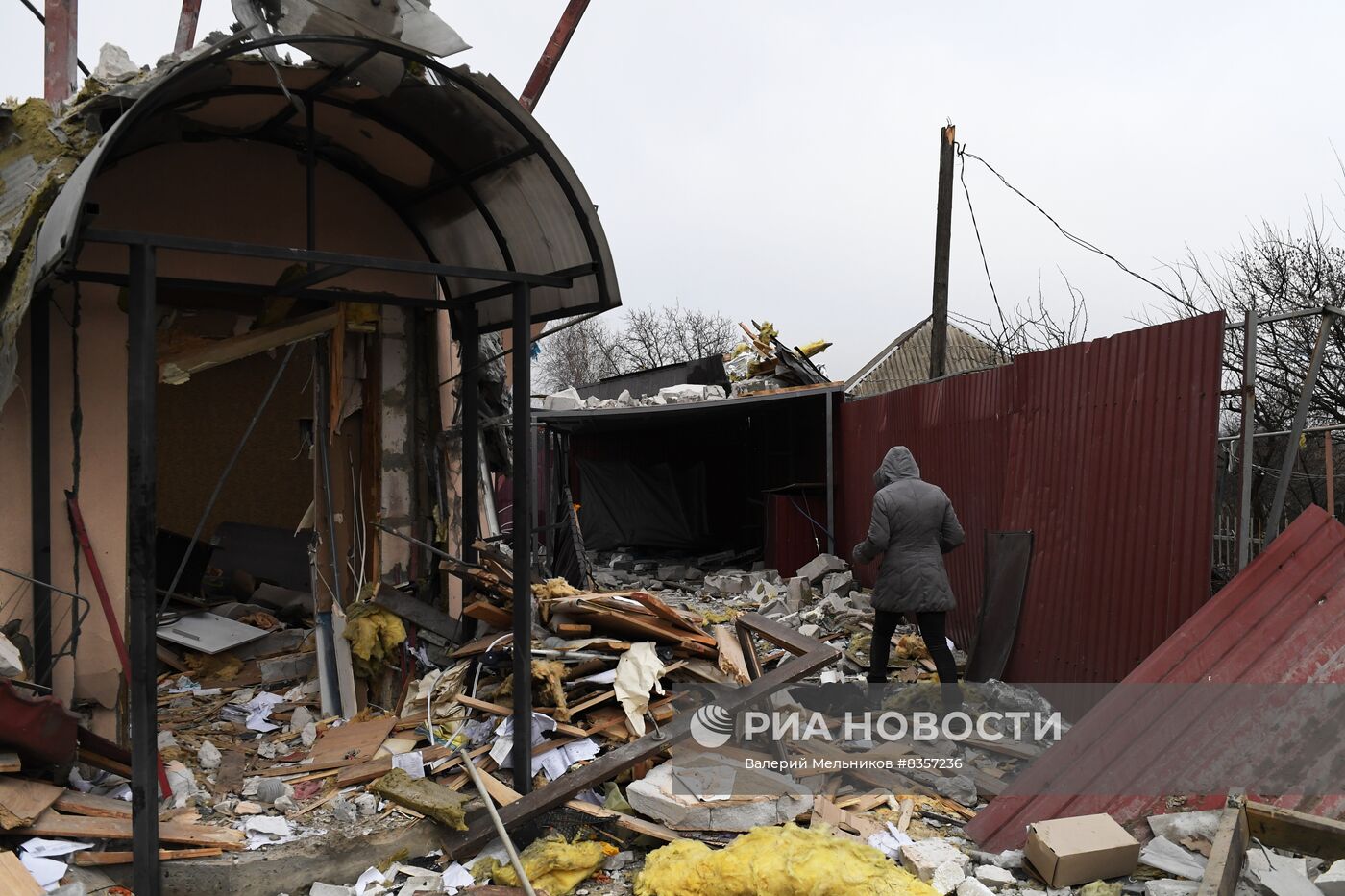 Последствия обстрела со стороны ВСУ города Волноваха в ДНР