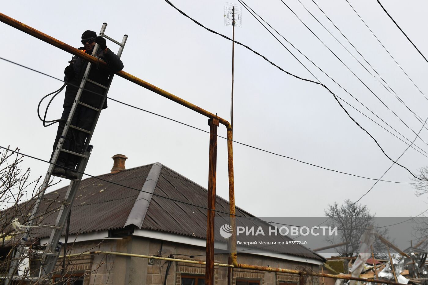 Последствия обстрела со стороны ВСУ города Волноваха в ДНР