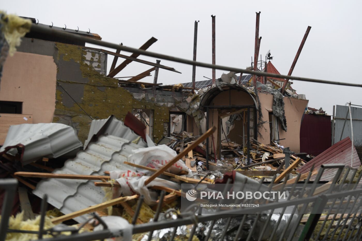 Последствия обстрела со стороны ВСУ города Волноваха в ДНР