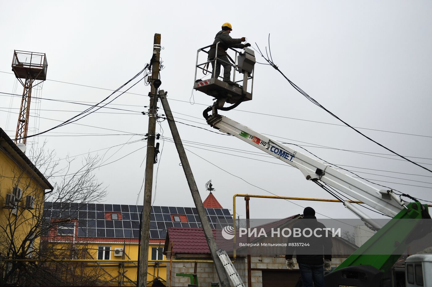 Последствия обстрела со стороны ВСУ города Волноваха в ДНР