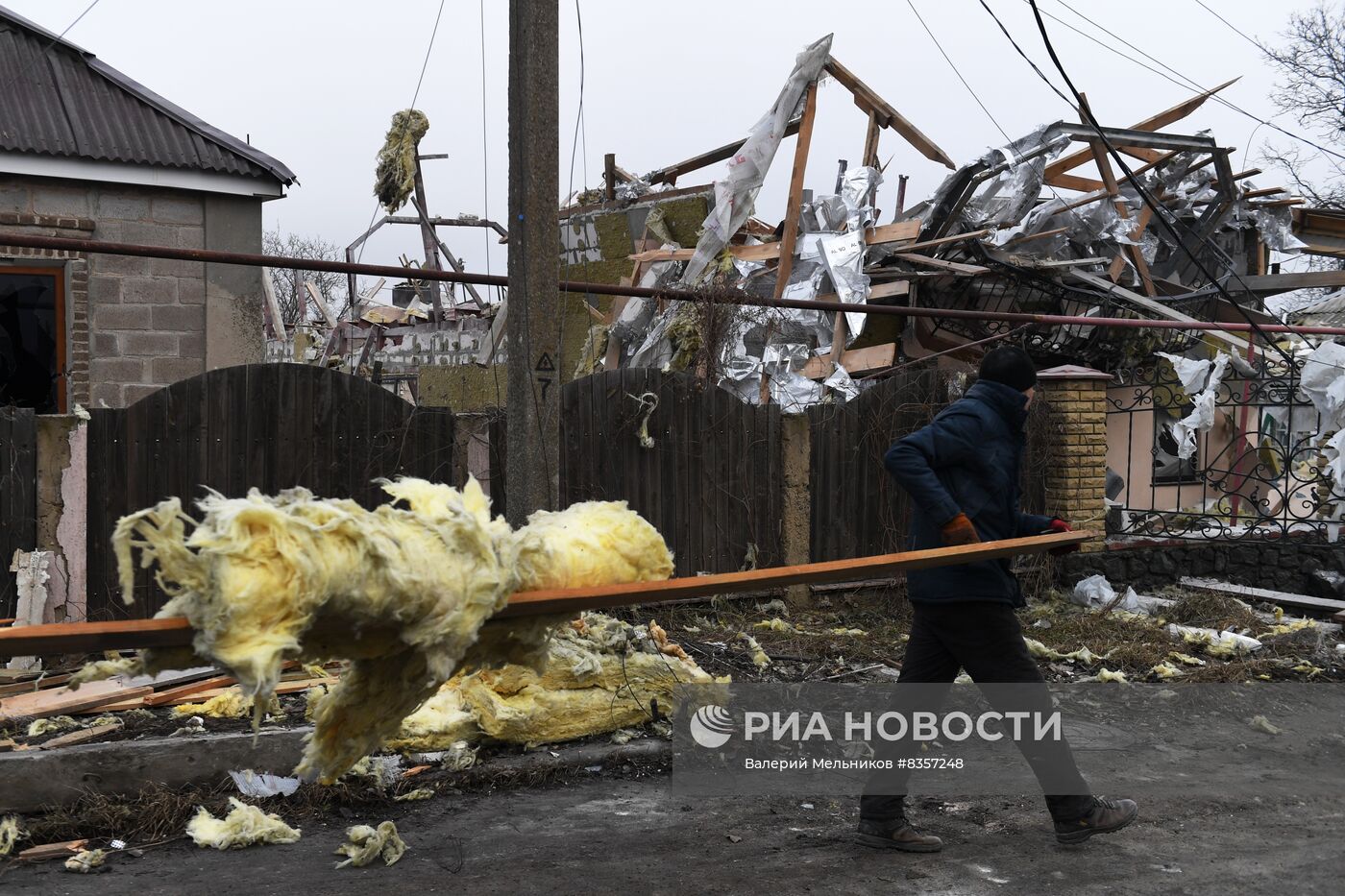 Последствия обстрела со стороны ВСУ города Волноваха в ДНР