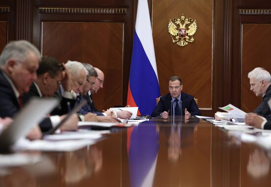 Зампред Совбеза РФ Д. Медведев провел заседание президиума Совета при президенте РФ по науке и образованию
