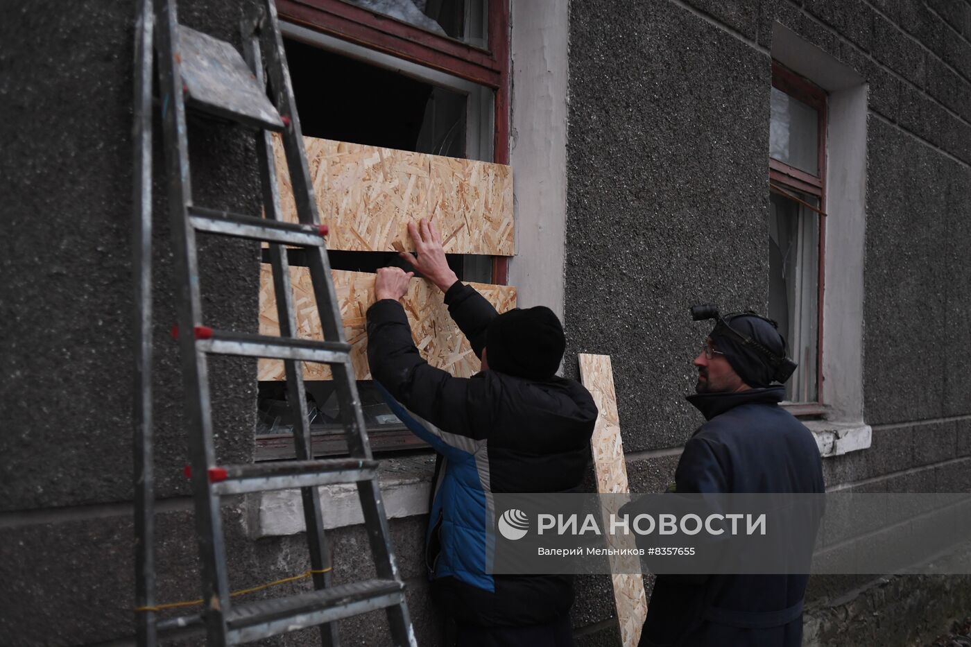 Последствия обстрела Кировского района Донецка