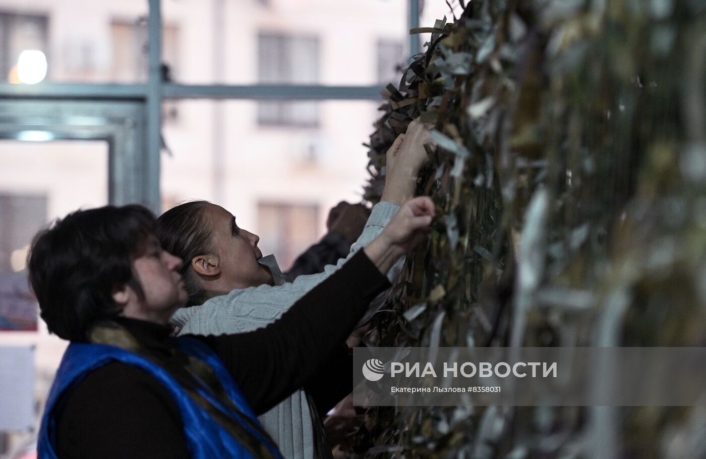 Изготовление маскировочных сетей волонтерами в Сочи