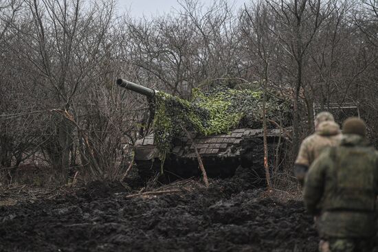 Работа танков Т-72Б в южном секторе специальной военной операции