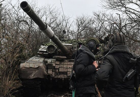 Работа танков Т-72Б в южном секторе специальной военной операции