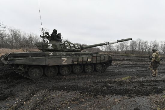 Работа танков Т-72Б в южном секторе специальной военной операции