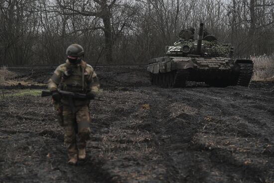 Работа танков Т-72Б в южном секторе специальной военной операции