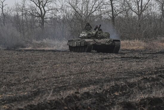 Работа танков Т-72Б в южном секторе специальной военной операции