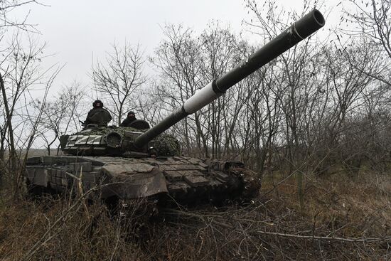 Работа танков Т-72Б в южном секторе специальной военной операции